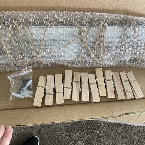 NEW 36â X 3 1/2â Hanging Wood & Rope Hat Rack Card Photo Caps Decor Display Clip