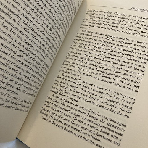 BOOK: DIVORCE AND BEYOND Keys to Survival and Success Vintage 1987 Desert Book