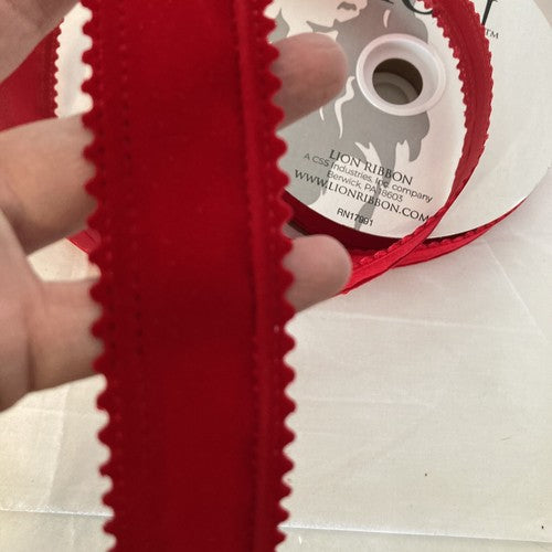 NEW Lion Ribbon Velvet RED 1-3/8â x 20 yards Scalloped Edge Christmas Holiday