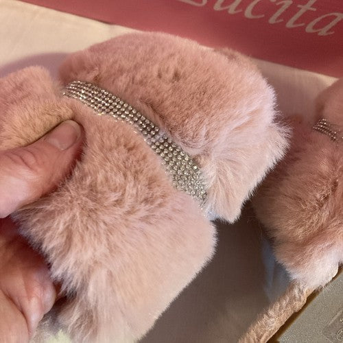 NIB dd Lucita Pink Faux Fur Bling Slippers Size 7.5 Fuzzy Warm Women Size 7-1/2