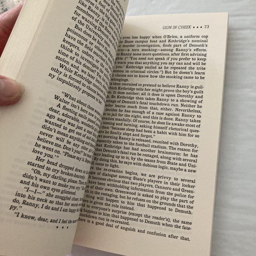 BOOK: Son of Gun in Cheek by Bill Pronzini-Mysterious Press 1988 1st ED Print