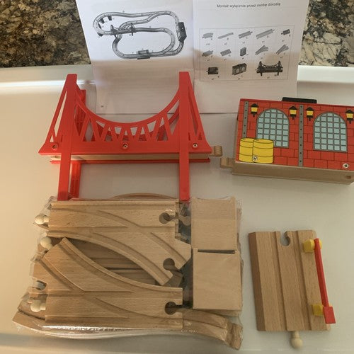 Thomas Train Color Changing Percy Kana + 34 Pcs Costway Tracks Station Bridge