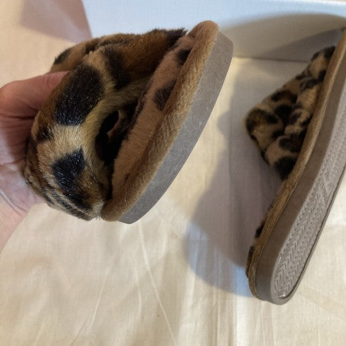 NIB Womens Size 10 Open Toed Leopard Slippers Fuzzy Furry Flip Flops Comfortable