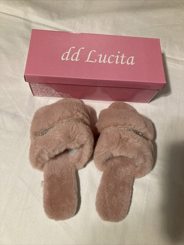 NIB dd Lucita Pink Faux Fur Bling Slippers Size 7.5 Fuzzy Warm Women Size 7-1/2