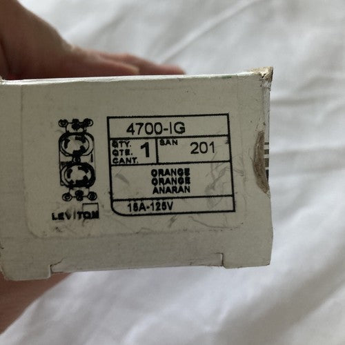 Leviton 4700-IG Duplex Receptacle Locking Blade L6-15R 15A 250V 2P3W Isolated Gr