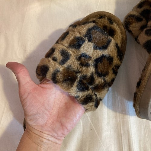 NIB Womens Size 11 Open Toed Leopard Slippers Fuzzy Furry Flip Flops Comfortable