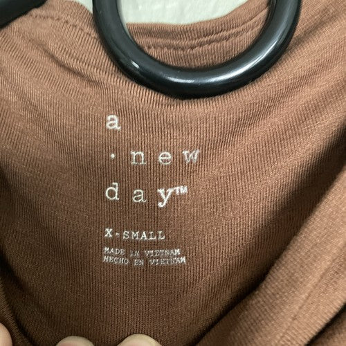 A New Day X-small Brown Sleeveless Shirt Tank Scrunched Sides Slimming Blouse