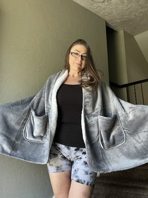 NEW Wearable Blanket Throw Gray White Plush Wrap HAU726GR Pockets Cozy One Size