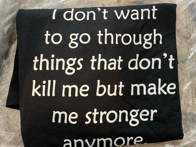 NEW T-Shirt Gildan X-Large things that donât kill me, but make me stronger Quote