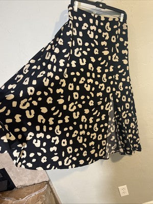 Long Flowy Plus Size Skirt Long Black (No tag) 22â Wide Zipper Closure SHEIN?