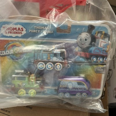 Thomas Train Color Changing Percy Kana + 34 Pcs Costway Tracks Station Bridge