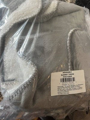 NEW Wearable Blanket Throw Gray White Plush Wrap HAU726GR Pockets Cozy One Size