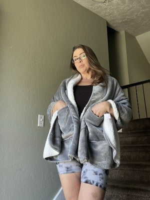 NEW Wearable Blanket Throw Gray White Plush Wrap HAU726GR Pockets Cozy One Size