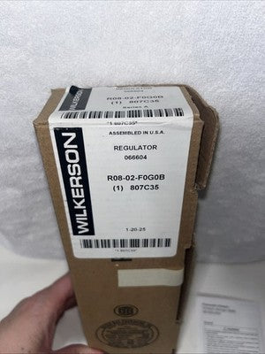 NEW Wilkerson R08-02-F0G0B Regulator with Gauge 1/4 NPT 0 to 125 PSIG Relieving