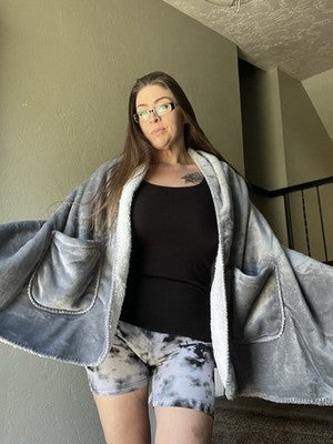 NEW Wearable Blanket Throw Gray White Plush Wrap HAU726GR Pockets Cozy One Size