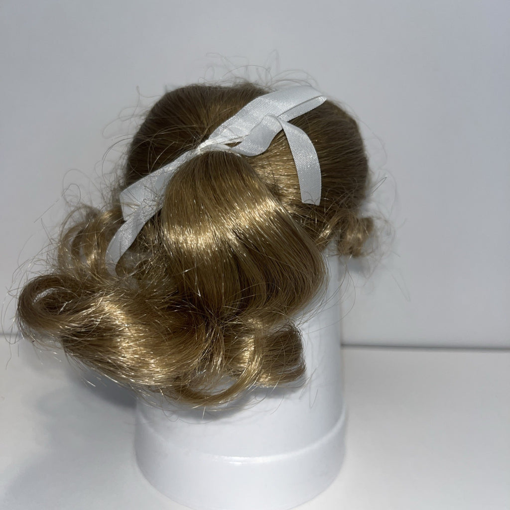 NWT Dollspart 10â Honey Blonde DOLL WIG synthetic short Pigtails Curly White Bow
