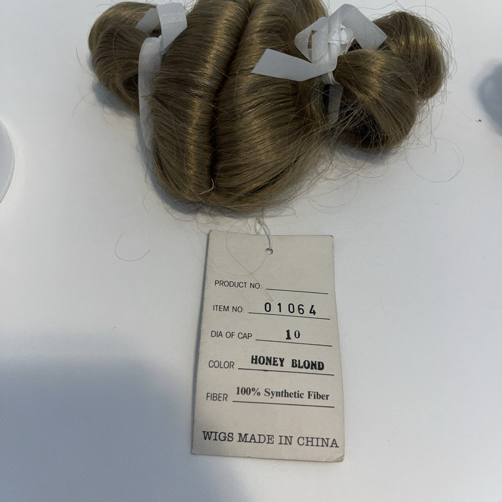 NWT Dollspart 10â Honey Blonde DOLL WIG synthetic short Pigtails Curly White Bow